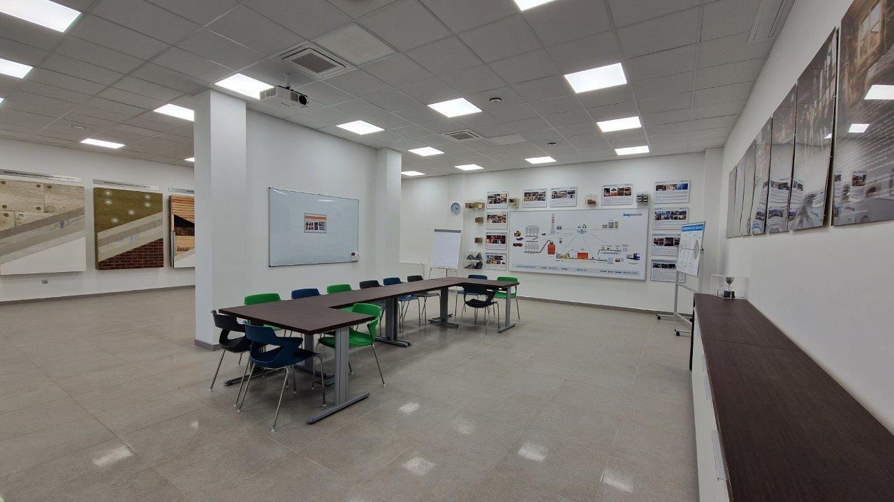 Otvorili sme nové školiace centrum SMART Training Room